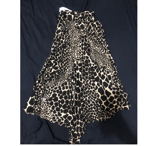 'TOPSHOP' Asymmetrical Skirt - Picture 2 of 4